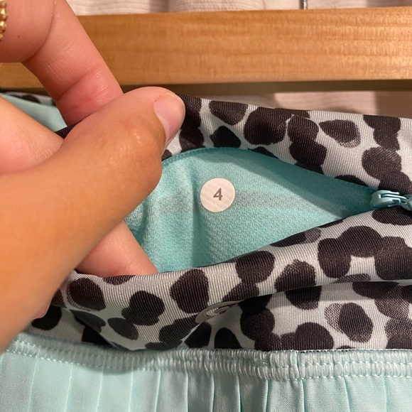 Lululemon pleated skirt - Picture 3 of 3